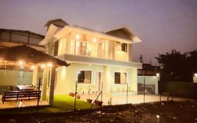 Green Meadows Large Pool & Garden By 23 Villa Stay